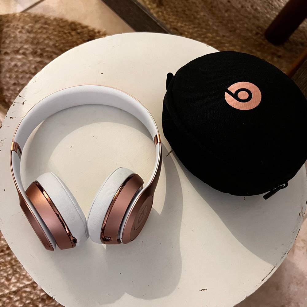 Rose Gold Wireless Over the Head Beats